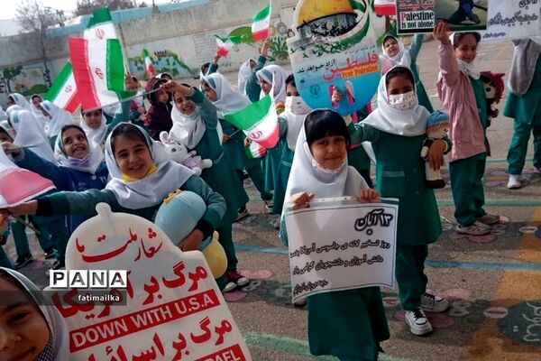 دانش‌آموزان دبستان فرشتگان شهرستان فیروزکوه روز دانش‌آموز را گرامی داشتند