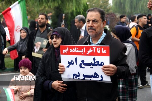 حضور دانش‌آموزان ناحیه‌یک شهرری در راهپیمایی یوم‌الله ۱۳ آبان