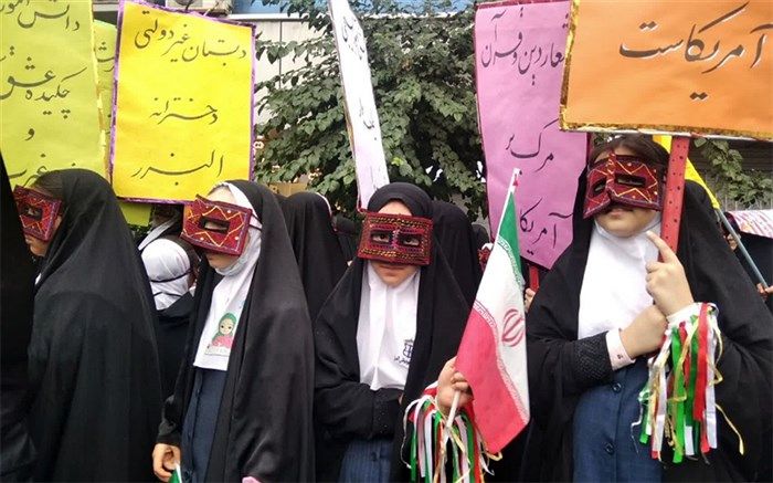 راهپیمایی ۱۳ آبان شهرستان ورامین با حضور پرشور دانش‌آموزان/فیلم