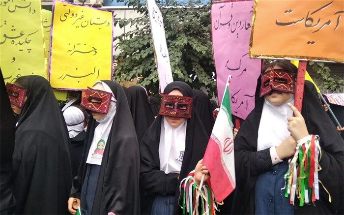 راهپیمایی ۱۳ آبان شهرستان ورامین با حضور پرشور دانش‌آموزان/فیلم
