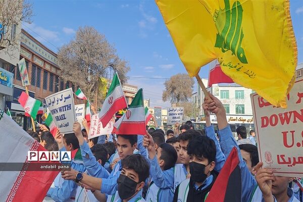 حضور پرشور اعضای سازمان دانش‌آموزی استان اردبیل در راهپیمایی یوم الله ۱۳ آبان