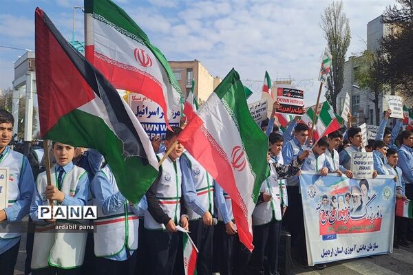 حضور پرشور اعضای سازمان دانش‌آموزی استان اردبیل در راهپیمایی یوم الله ۱۳ آبان