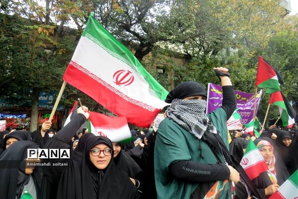 راهپیمایی بزرگ ۱۳ آبان ماه
