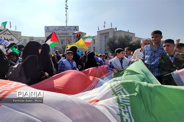 حضور دانش‌آموزان شیرازی در راهپیمایی ۱۳آبان