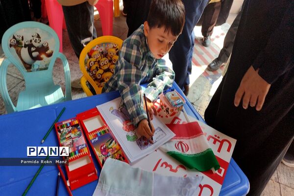 حضور دانش‌آموزان شیرازی در راهپیمایی ۱۳آبان