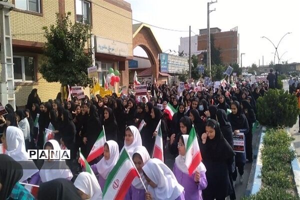 راهپیمایی روز دانش‌آموز در شهرستان میاندورود