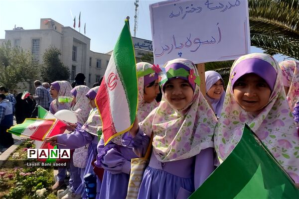 تجمع  پرشوردانش‌آموزان شیرازی در مبارزه با  استکبار