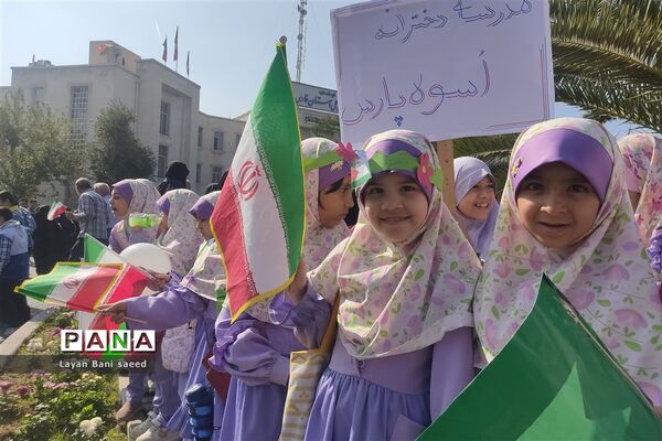 تجمع  پرشوردانش‌آموزان شیرازی در مبارزه با  استکبار