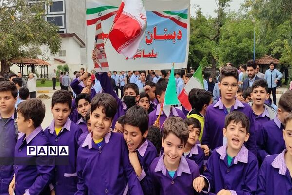 حضور پرشور دانش‌آموزان سلمانشهر در راهپیمایی ۱۳ آبان