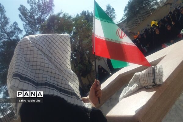 حضور پرشور دانش‌آموزان و مردم خلیل آباد در راهپیمایی ۱۳ آبان