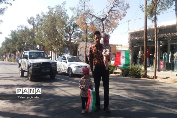 حضور پرشور دانش‌آموزان و مردم خلیل آباد در راهپیمایی ۱۳ آبان