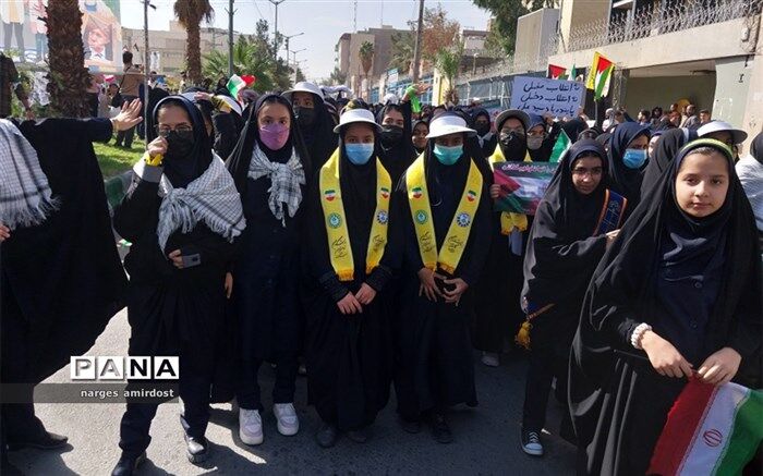 حضور شکوهمند دانش آموزان زاهدانی در راهپیمایی۱۳ آبان