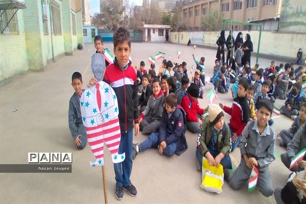 مراسم 13آبان در مدرسه شهید ندافی