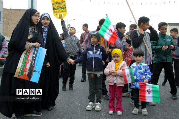 راهپیمایی ۱۳ آبان در قزوین