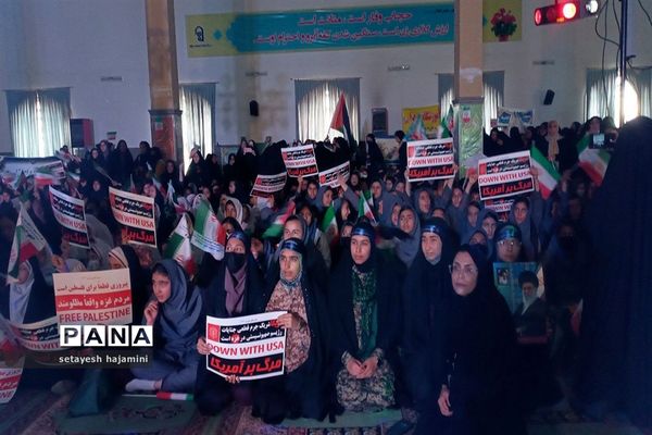 تجمع دانش‌آموزان شهرستان ساوه به‌مناسبت ۱۳ آبان