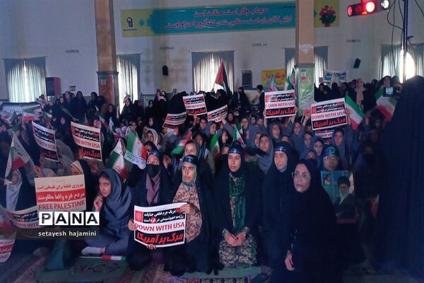 تجمع دانش‌آموزان شهرستان ساوه به‌مناسبت ۱۳ آبان