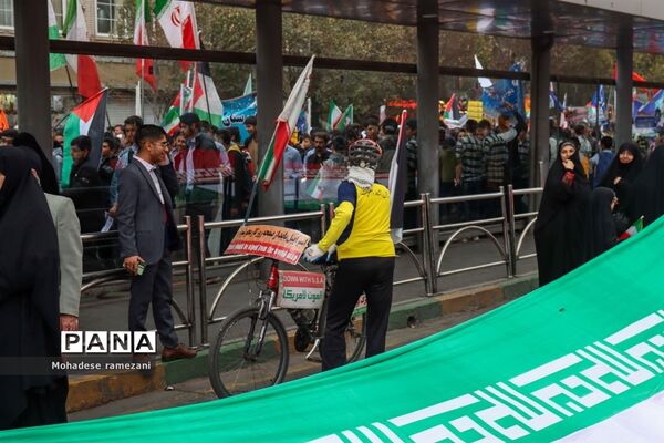 حضور پرشور و حماسی دانش‌آموزان و فرهنگیان استان خراسان رضوی در یوم الله ۱۳ آبان