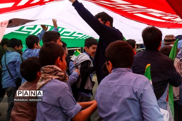 حضور پرشور و حماسی دانش‌آموزان و فرهنگیان استان خراسان رضوی در یوم الله ۱۳ آبان