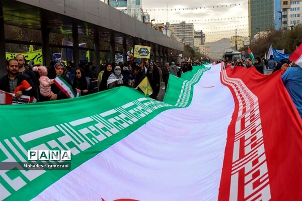 حضور پرشور و حماسی دانش‌آموزان و فرهنگیان استان خراسان رضوی در یوم الله ۱۳ آبان