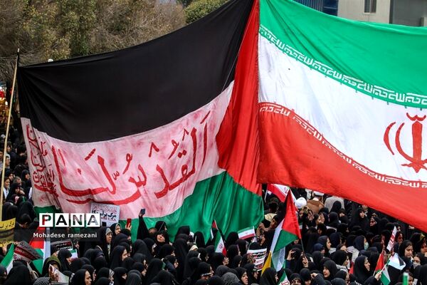 حضور پرشور و حماسی دانش‌آموزان و فرهنگیان استان خراسان رضوی در یوم الله ۱۳ آبان