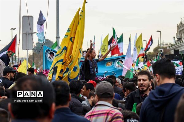 حضور پرشور و حماسی دانش‌آموزان و فرهنگیان استان خراسان رضوی در یوم الله ۱۳ آبان