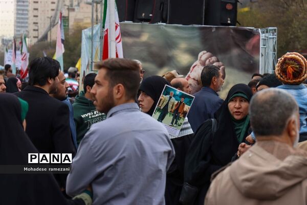 حضور پرشور و حماسی دانش‌آموزان و فرهنگیان استان خراسان رضوی در یوم الله ۱۳ آبان