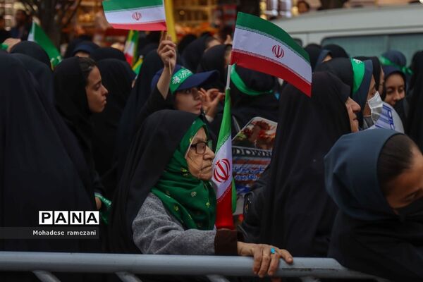 حضور پرشور و حماسی دانش‌آموزان و فرهنگیان استان خراسان رضوی در یوم الله ۱۳ آبان