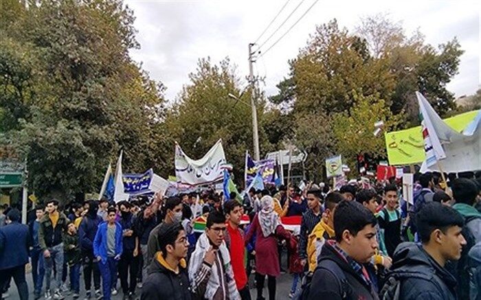 روایتی از حضور مردم نیشابور در راهپیمایی سیزدهم آبان/فیلم