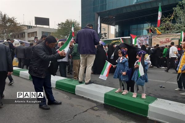 راهپیمایی ۱۳ آبان در تهران