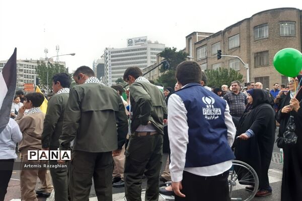 راهپیمایی ۱۳ آبان در تهران