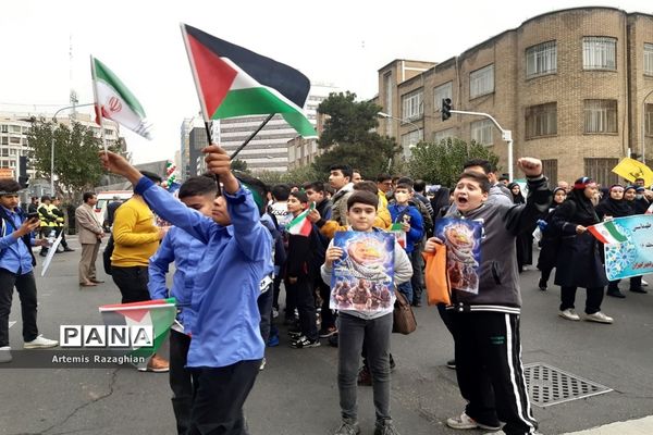 راهپیمایی ۱۳ آبان در تهران