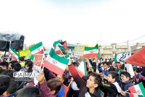 راهپیمایی ۱۳ آبان با حضور پر شور مردم در منطقه دماوند