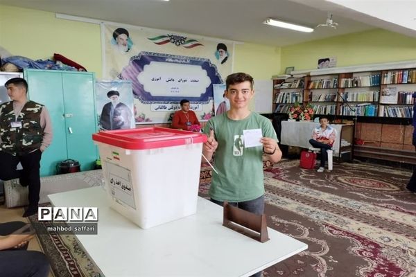 انتخابات شورای دانش‌آموزی در مدرسه نمونه دولتی آیت الله طالقانی شهرستان جاجرم