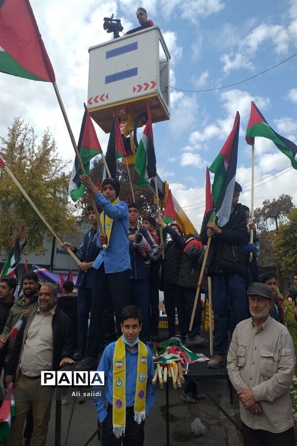 راهپیمایی ۱۳ آبان در بجنورد