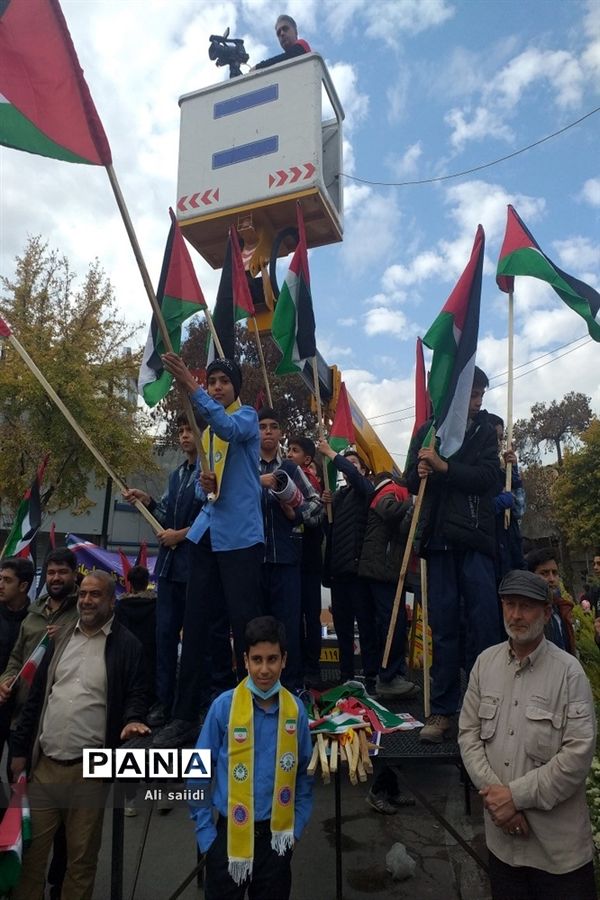 راهپیمایی ۱۳ آبان در بجنورد