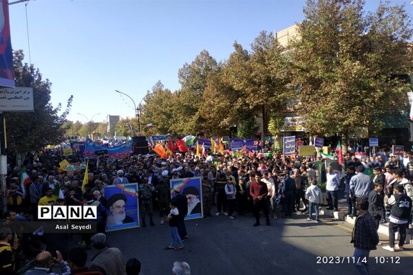حضور دانش‌آموزان شهرستان کاشمر در راهپیمایی روز دانش‌آموز