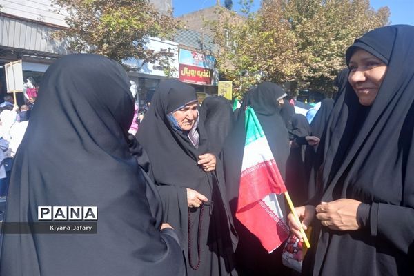 حضور دانش‌آموزان شهرستان کاشمر در راهپیمایی روز دانش‌آموز