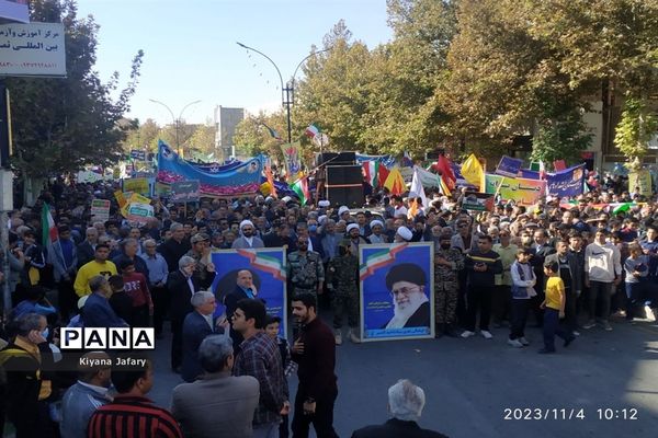 حضور دانش‌آموزان شهرستان کاشمر در راهپیمایی روز دانش‌آموز