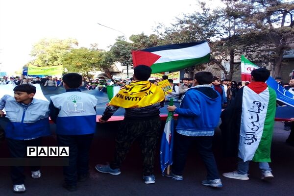 حضور تشکل‌های دانش‌آموزی در راهپیمایی ۱۳آبان