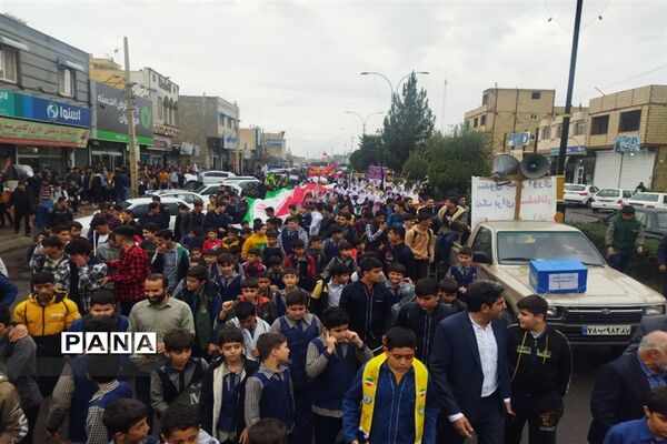 حضور فرهنگیان و دانش‌آموزان شهرستان طارم در راهپیمایی ۱۳آبان