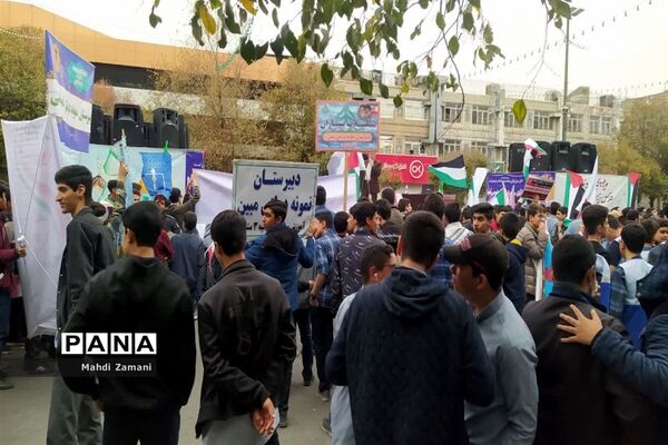 حضور دبیرستان نمونه‌دولتی مبین در راهپیمایی 13 آبان