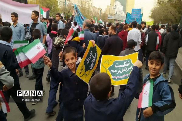 حضور دبیرستان نمونه‌دولتی مبین در راهپیمایی 13 آبان