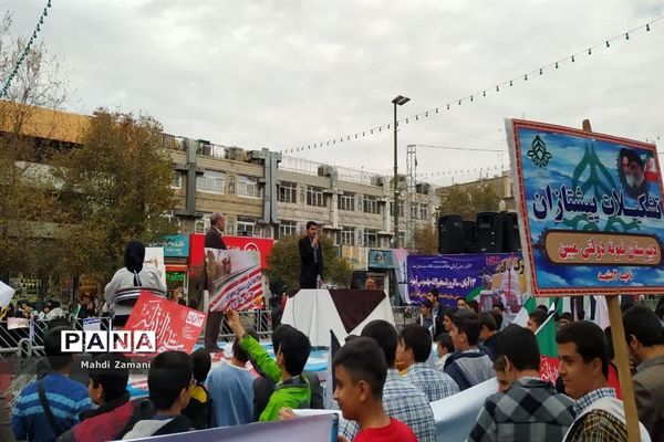 حضور دبیرستان نمونه‌دولتی مبین در راهپیمایی 13 آبان