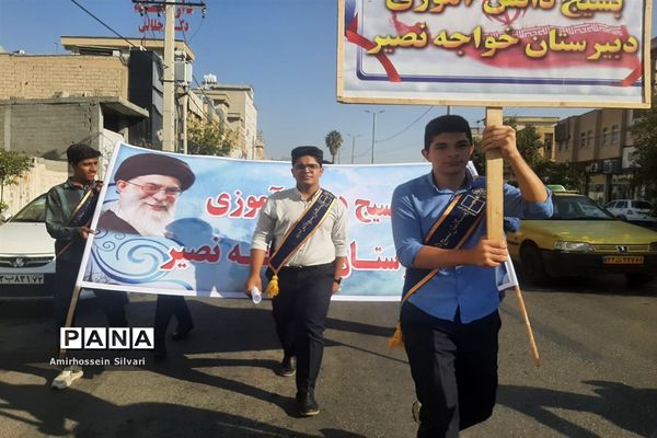 راهپیمایی روز سیزده آبان با حضور مردم، مسئولان و دانش‌آموزان در جهرم
