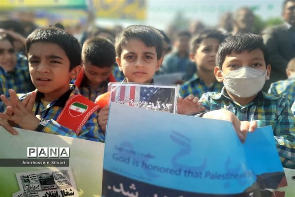 راهپیمایی روز سیزده آبان با حضور مردم، مسئولان و دانش‌آموزان در جهرم