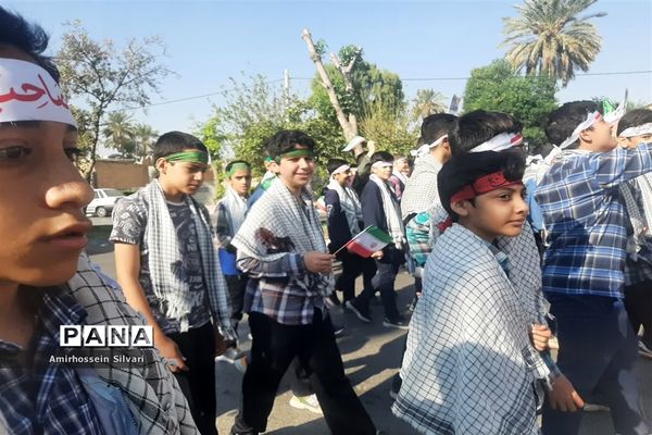 راهپیمایی روز سیزده آبان با حضور مردم، مسئولان و دانش‌آموزان در جهرم