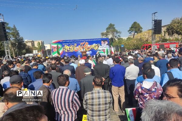 حضور مسئولین و دانش‌آموزان شیرازی در راهپیمایی روز دانش‌آموز