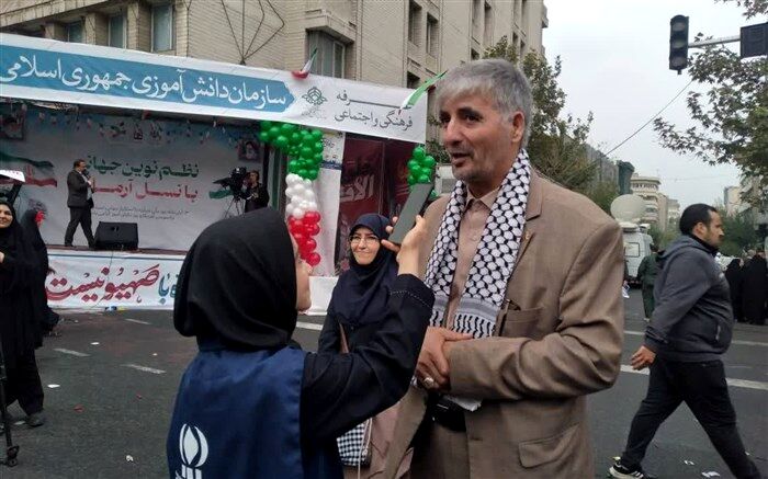 همین پرچمی که بالا می رود هویت شما دانش‌آموزان است