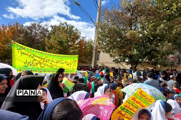 راهپیمایی یوم الله ۱۳ آبان در شهرستان فریدونشهر