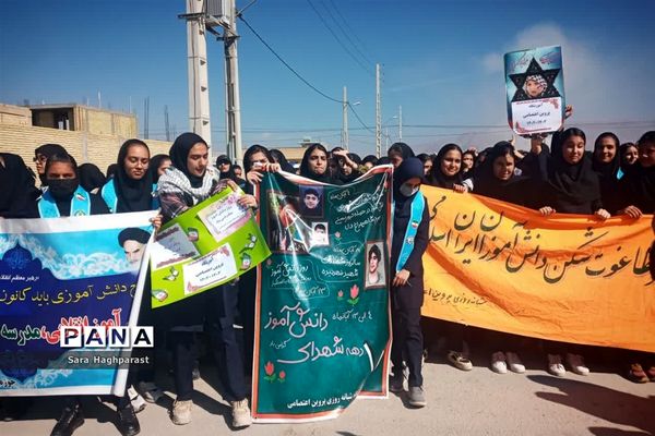 راهپیمایی یوم الله ۱۳ آبان با حضور گسترده مسئولان و دانش‌آموزان منطقه درودزن